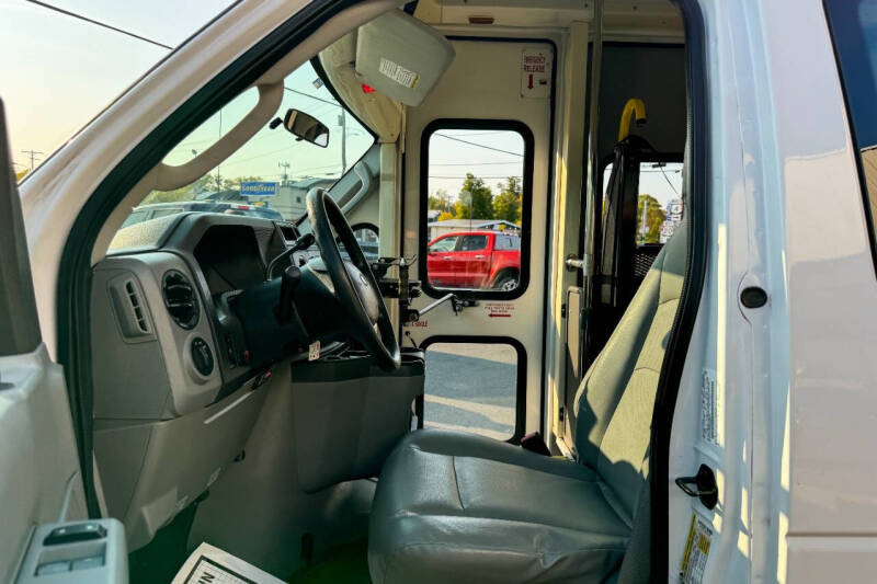 2011 Ford E-Series E-350 SD