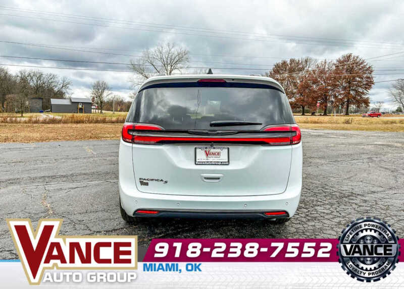 2026 Chrysler Pacifica Select