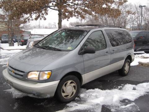 2000 Toyota Sienna for sale at Auto Bahn Motors in Winchester VA