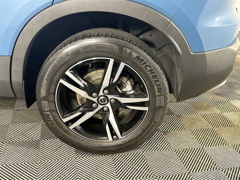 2023 Volvo XC40 B4 Plus Bright Theme