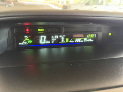 2014 Toyota Prius v Five