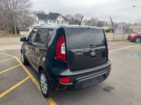 2012 Kia Soul +