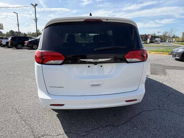2023 Chrysler Voyager LX
