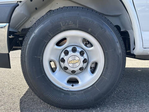 2025 Chevrolet Express 2500