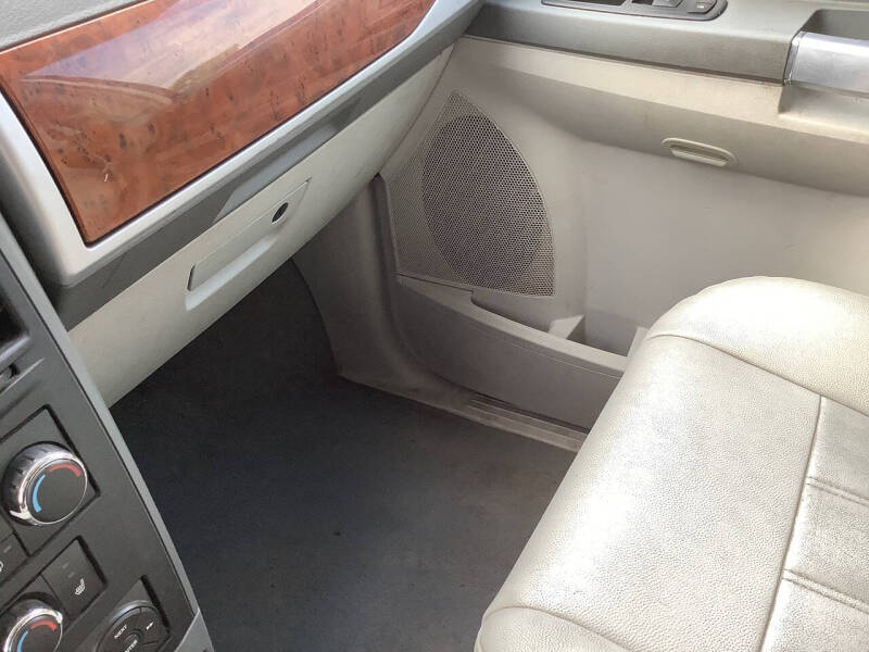 2008 Chrysler Town and Country Touring