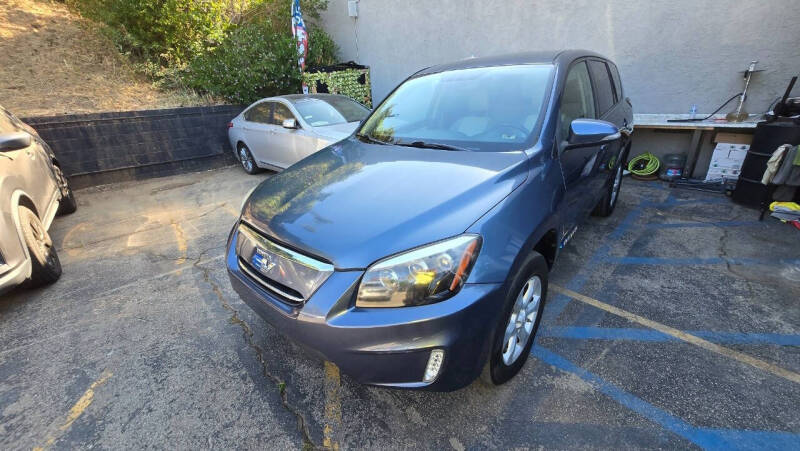 2014 Toyota RAV4 EV's photo