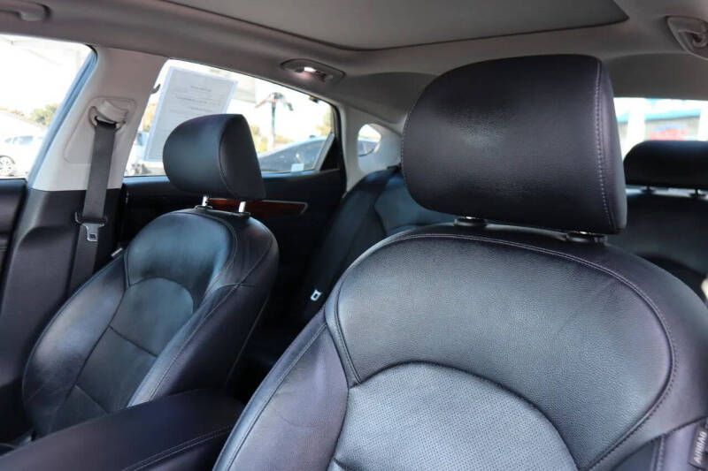 2017 Kia Cadenza Technology