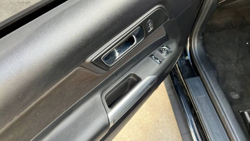 2017 Ford Mustang V6