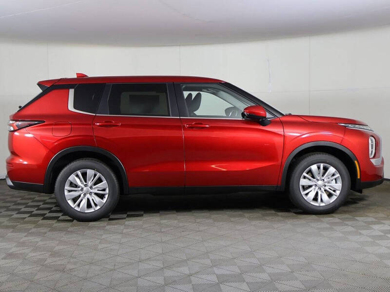 2025 Mitsubishi Outlander ES