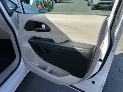 2017 Chrysler Pacifica Touring Plus