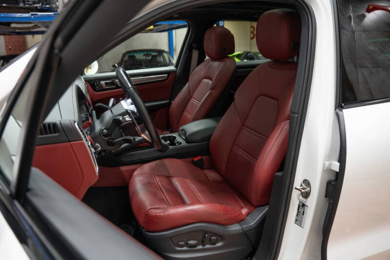 2022 Porsche Cayenne Platinum Edition