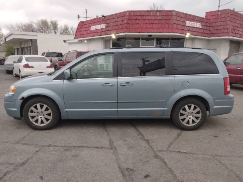 2008 Chrysler Town and Country for sale at Savior Auto in Independence MO
