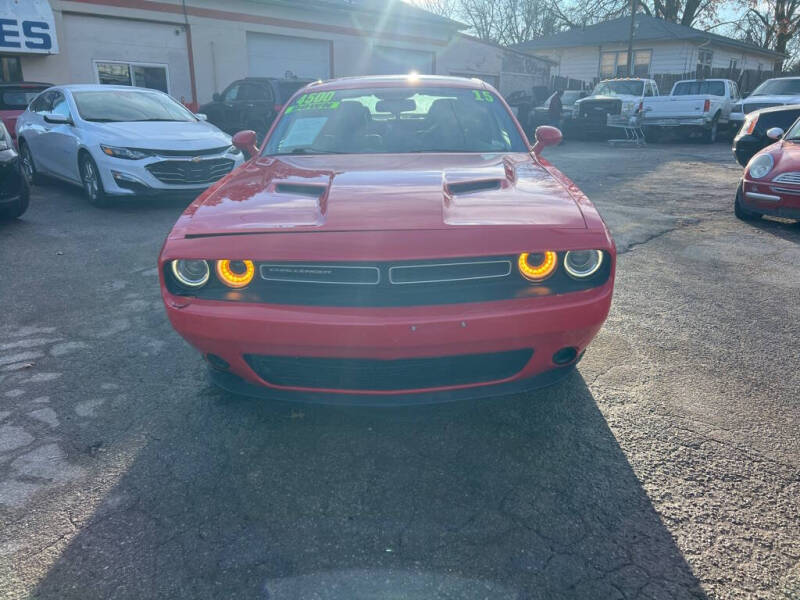 2015 Dodge Challenger SXT's photo