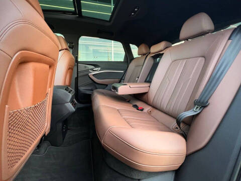 2023 Audi e-tron quattro Premium Plus