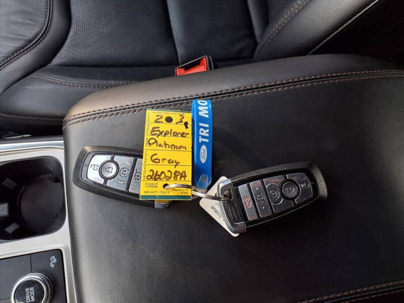 2023 Ford Explorer Hybrid Platinum