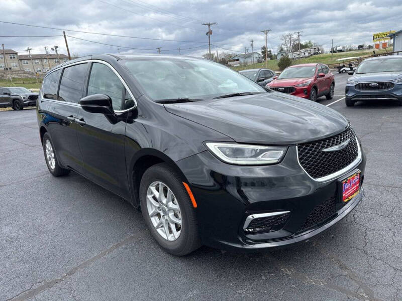 2025 Chrysler Pacifica Select