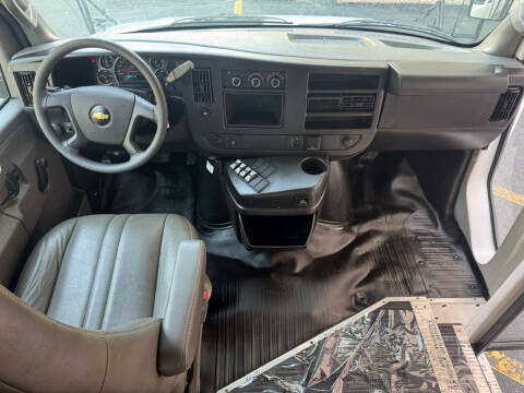 2017 Chevrolet 3500 Express