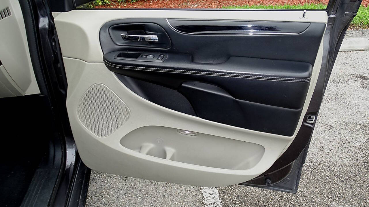 2017 Dodge Grand Caravan 42
