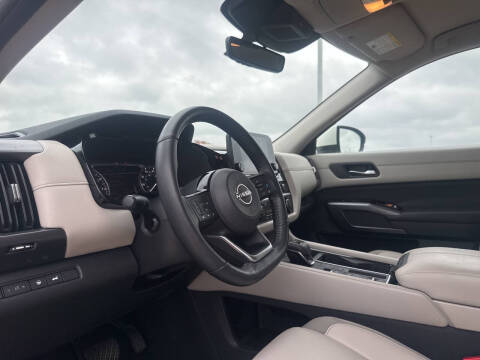 2024 Nissan Pathfinder SL