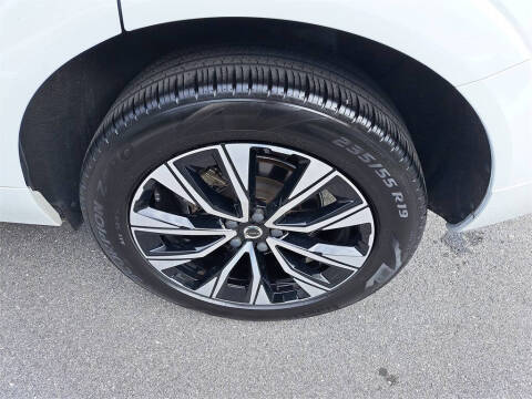 2024 Volvo XC60 B5 Core Dark Theme