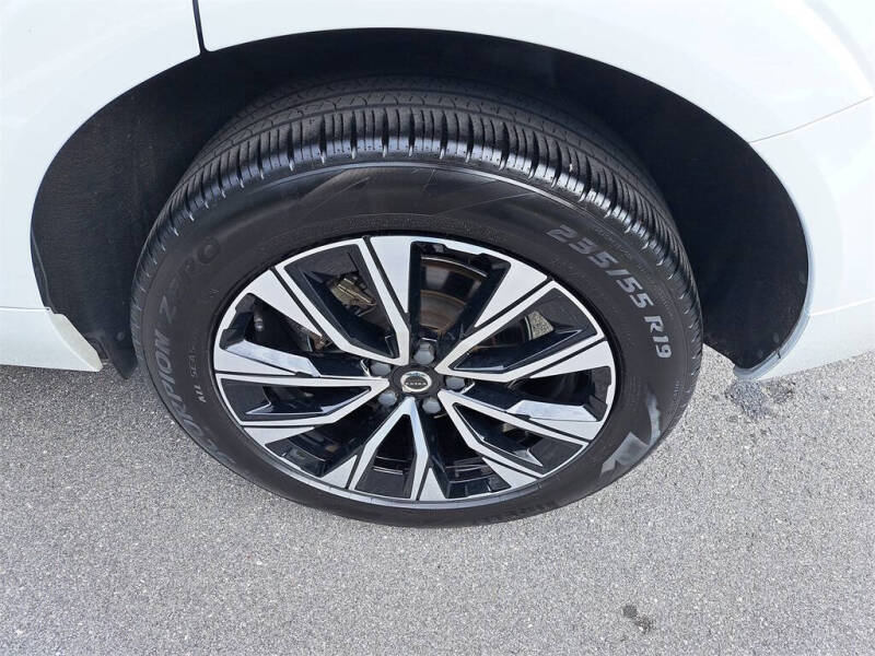 2024 Volvo XC60 B5 Core Dark Theme