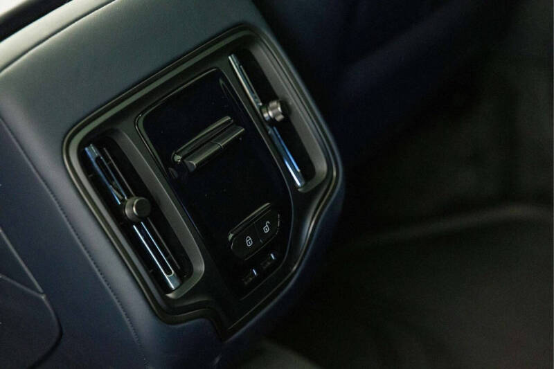 2025 Aston Martin DBX 707