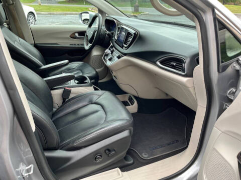 2017 Chrysler Pacifica Touring-L Plus