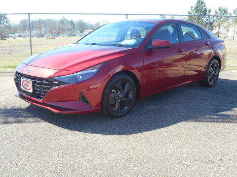 2021 Hyundai Elantra for sale at STRAHAN AUTO SALES INC in Hattiesburg MS