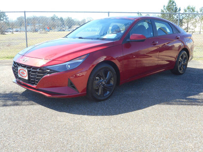 2021 Hyundai Elantra for sale at STRAHAN AUTO SALES INC in Hattiesburg MS