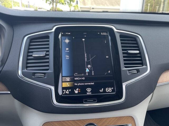 2022 Volvo XC90 T6 Momentum 6-Passenger