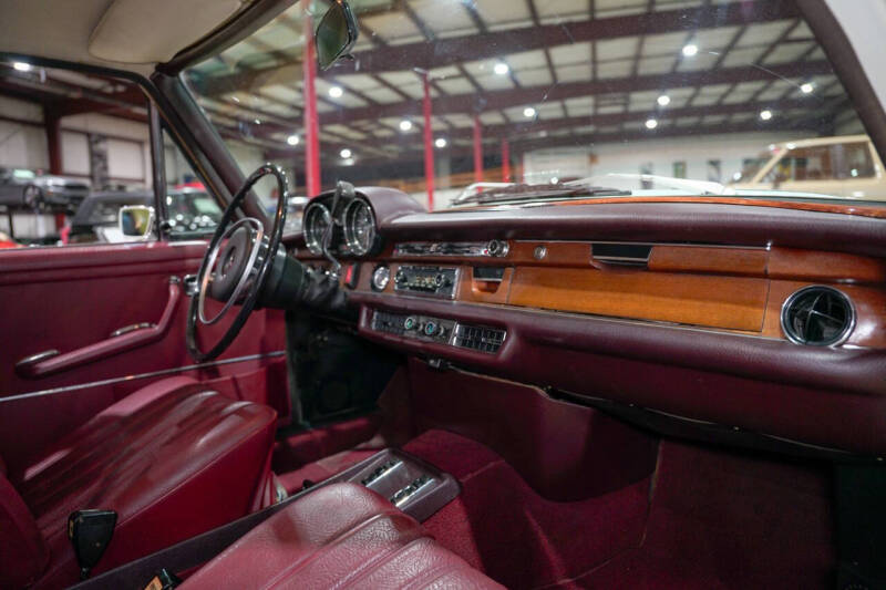 1972 Mercedes-Benz 280-Class