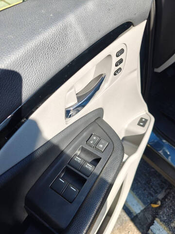 2020 Honda Pilot Touring w/Rear Captain's Chairs