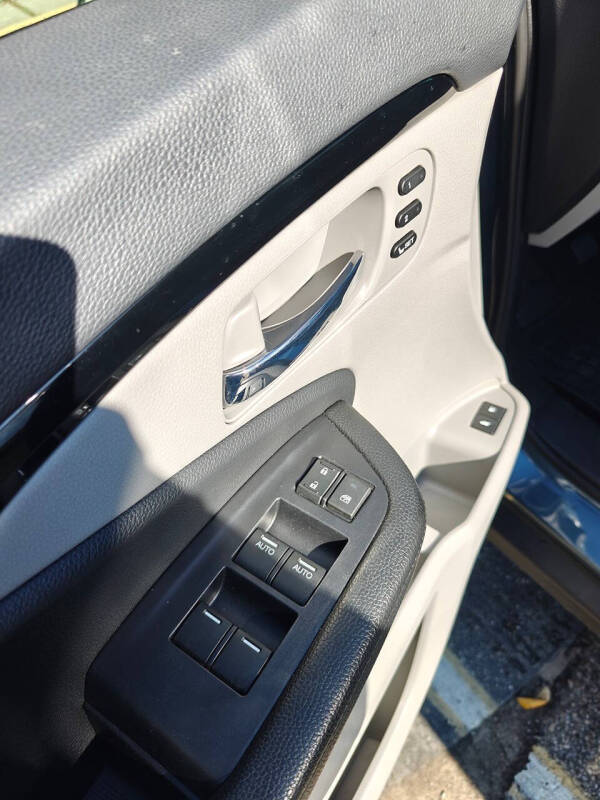 2020 Honda Pilot Touring w/Rear Captain's Chairs