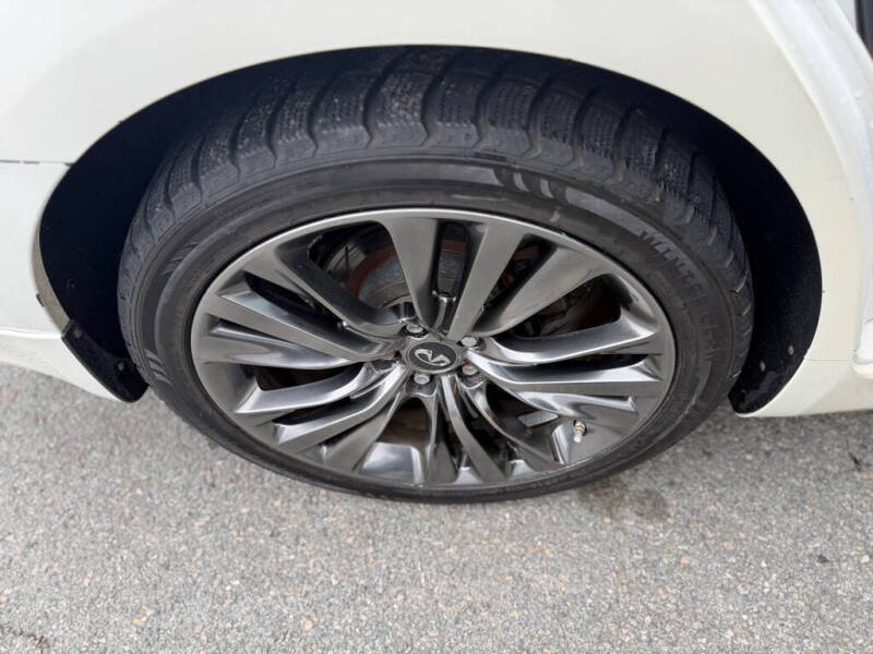 2015 Infiniti Q70 3.7