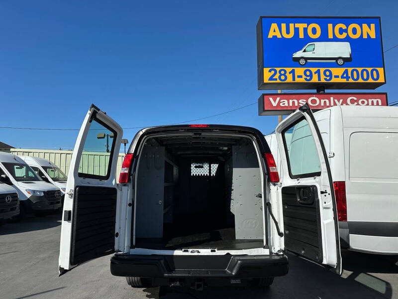 2022 Chevrolet Express 2500