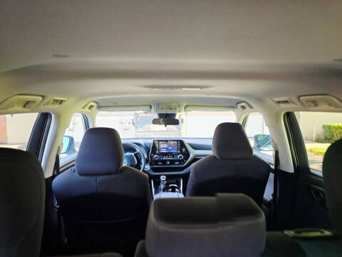 2020 Toyota Highlander LE