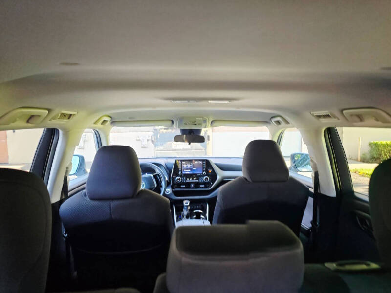 2020 Toyota Highlander LE