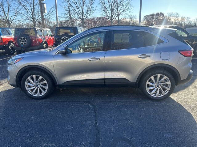 2022 Ford Escape Hybrid Titanium