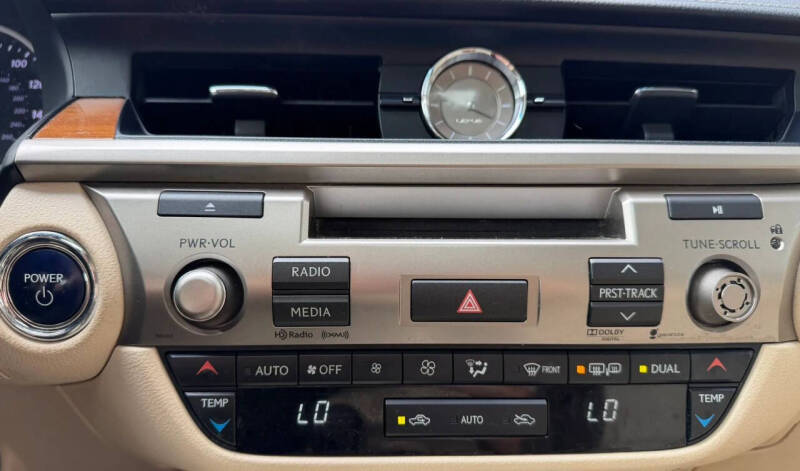 2014 Lexus ES 300h