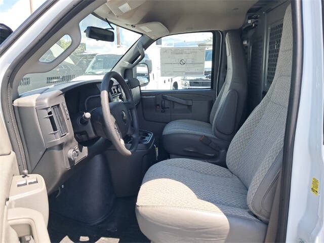 2025 Chevrolet Express 2500