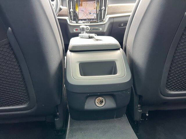 2020 Volvo V90 Cross Country T6