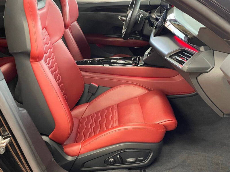 2024 Audi e-tron GT quattro Premium Plus