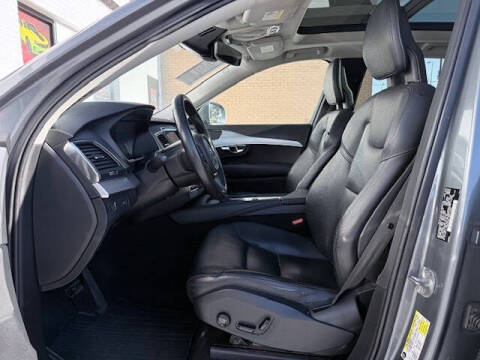 2016 Volvo XC90 T6 Momentum