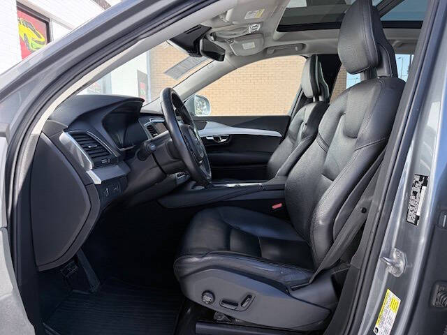 2016 Volvo XC90 T6 Momentum