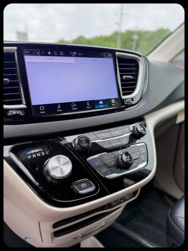 2024 Chrysler Pacifica Touring L