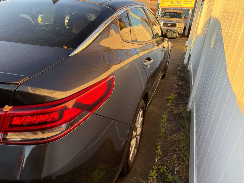 Image 9 of 2018 Kia Optima S