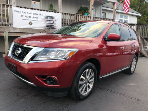 2013 Nissan Pathfinder for sale at Flash Ryd Auto Sales in Kansas City KS