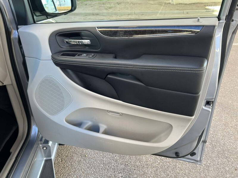 2016 Chrysler Town and Country Touring-L