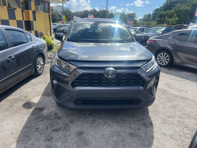 2020 Toyota RAV4 XLE's photo
