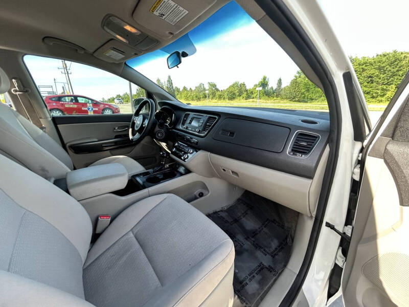 2016 Kia Sedona L